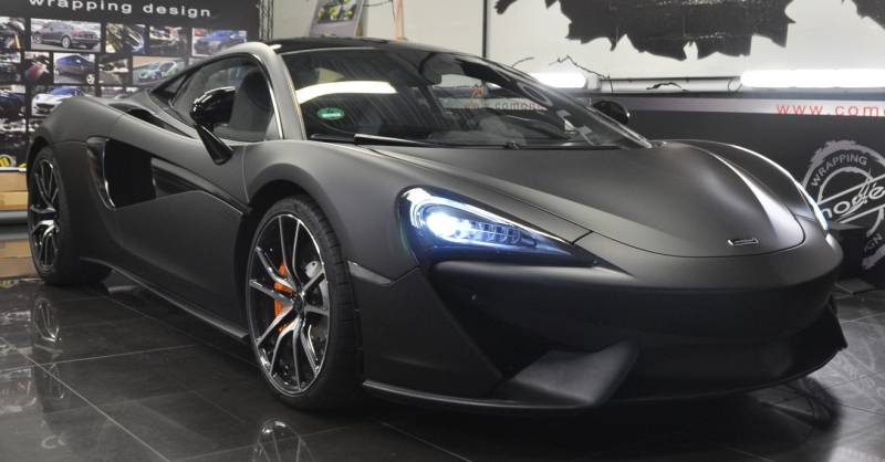 Covering complet noir mat sur une Mc Laren 540C réalisation Comonéo à Mundoslheim près de Strasbourg