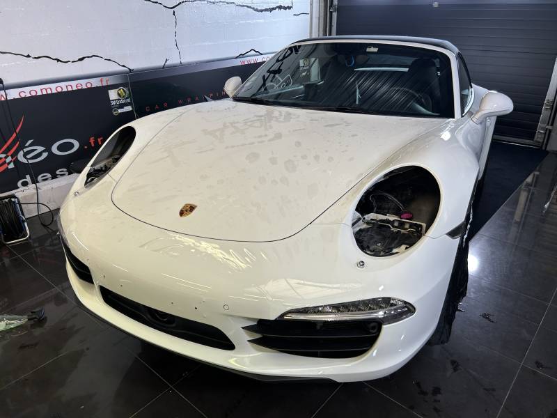 Protection de carrosserie PPF Bloc Avant finition Brillante sur une Porsche 997 GT2 réalisé chez Comonéo à Mundolsheim près de Strasbourg en Alsace