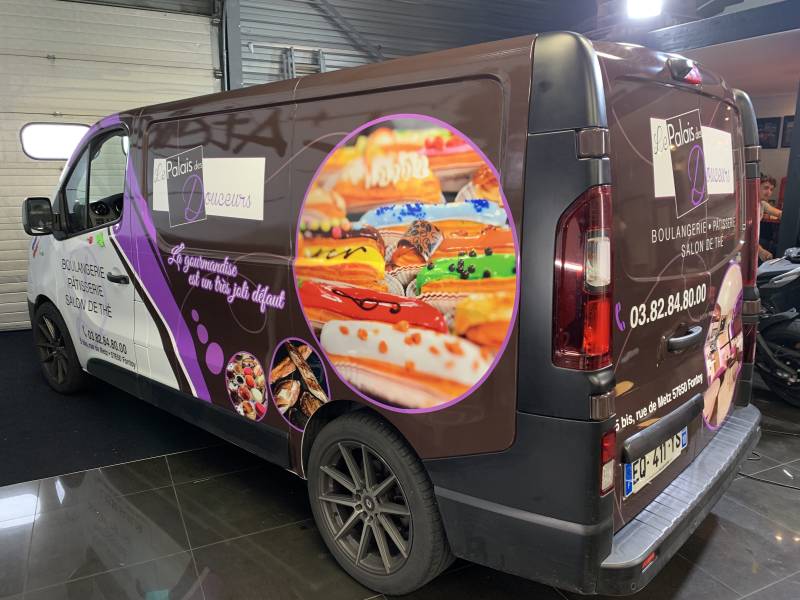 Semi-covering imprimé sur un Renault Trafic réalisé chez Comonéo à Mundolsheim près de Strasbourg e Alsace