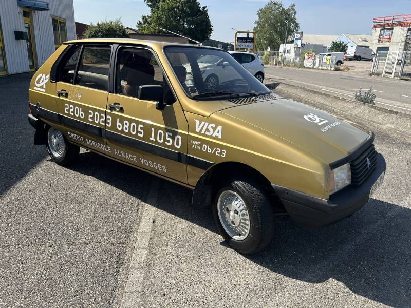 Réalisation d'un wrapping complet avec personnalisation d'une Citroën Visa Crédit Agricole Alsace Vosges chez Comonéo à Mundolsheim