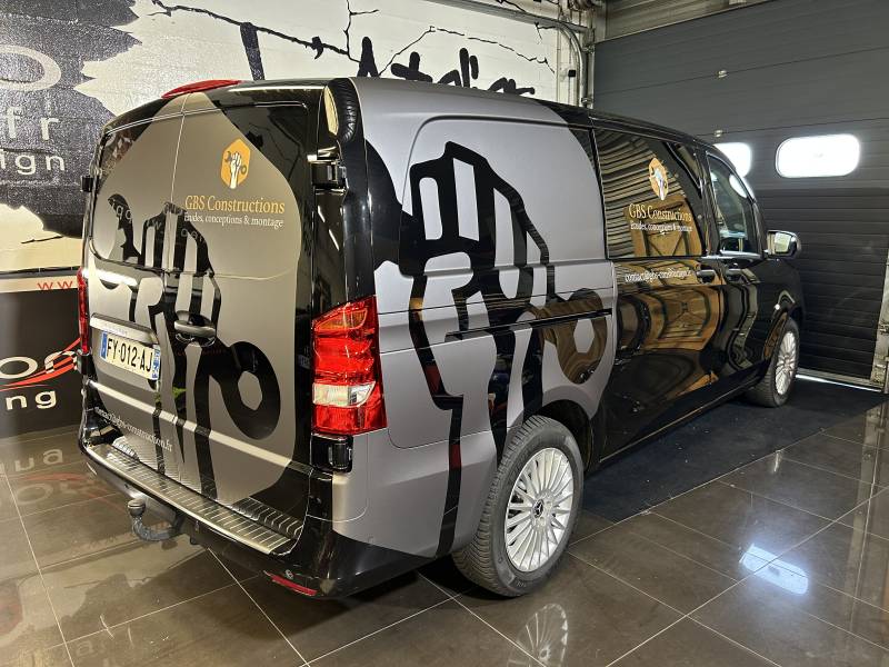 Semi-covering avec marquages publicitaire sur un Mecedes Vito réalisé chez Comonéo à Mundolsheim près de Strasbourg en Alsace