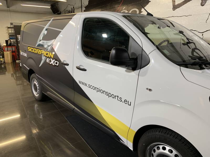 Semi-covering publicitaire sur Citroën Jumpy, réalisé par Comonéo à Mundolsheim, près de Strasbourg en Alsace