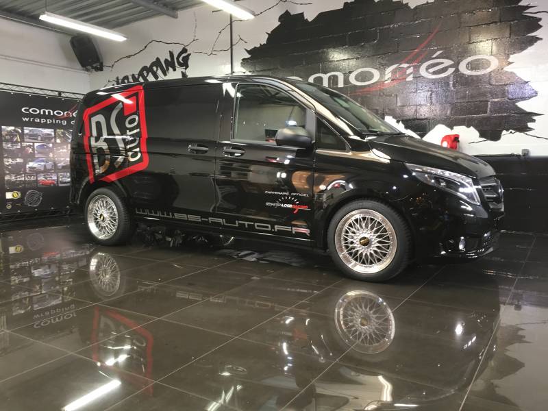 Marquage publicitaire en adhésif coulé sur un Mercedes Vito réalisé chez Comonéo à Mundolsheim en Alsace