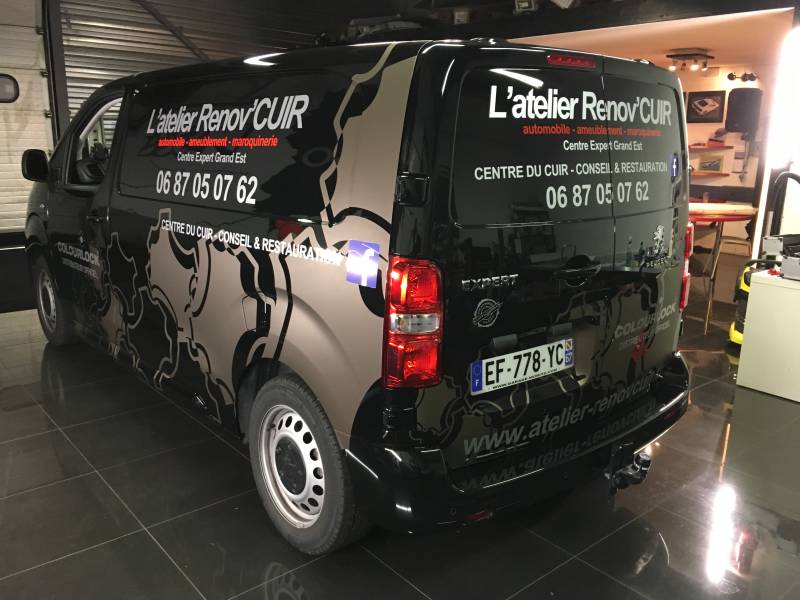 Marquage publicitaire sur un Peugeot Expert réalisé chez Comoéno à Mundolsheim près de Strasbourg en Alsace