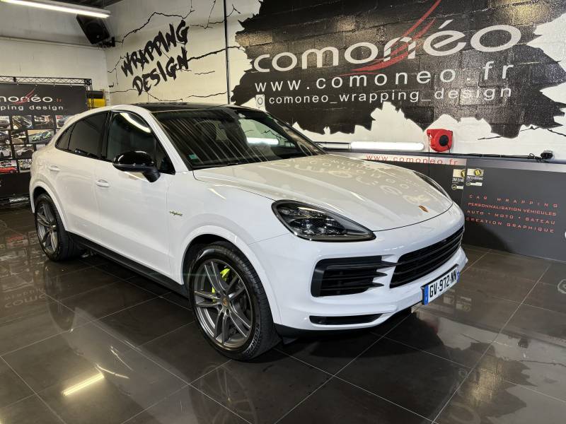 Covering complet sur une Porsche Cayenne Gris craie High Gloss réalisé chez Comonéo à Strasbourg en Alsace