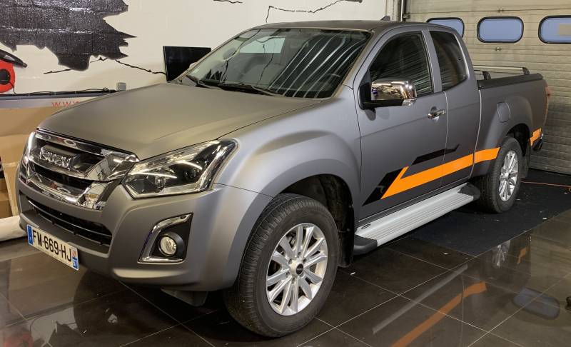 Covering Personnalisé sur un Isuzu Space Cab chez Comonéo à Strasbourg Mundolsheim et alentours