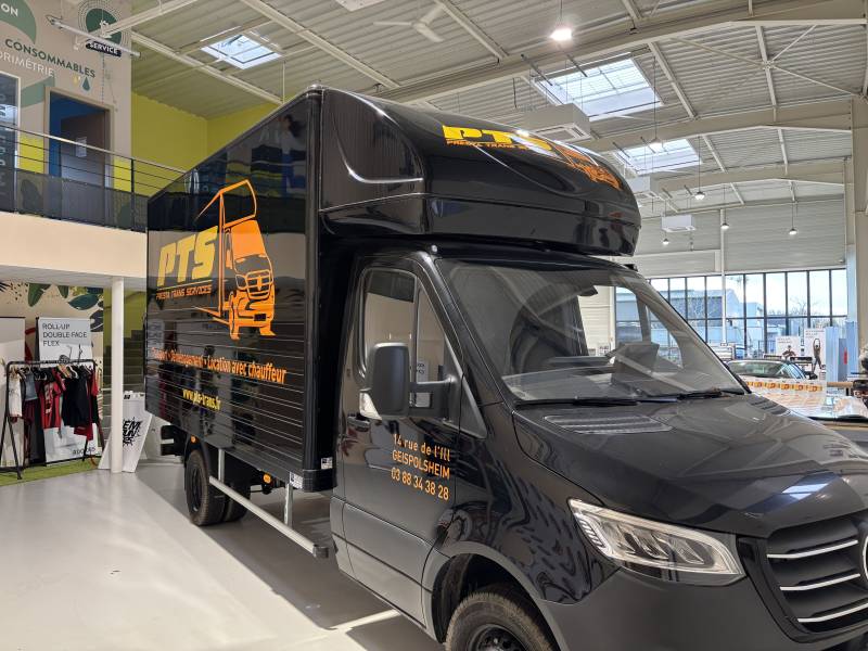 Marquage publicitaire sur Mercedes Sprinter 3 réalisé chez Comonéo à Mundosheim près de Strasbourg en Alsace