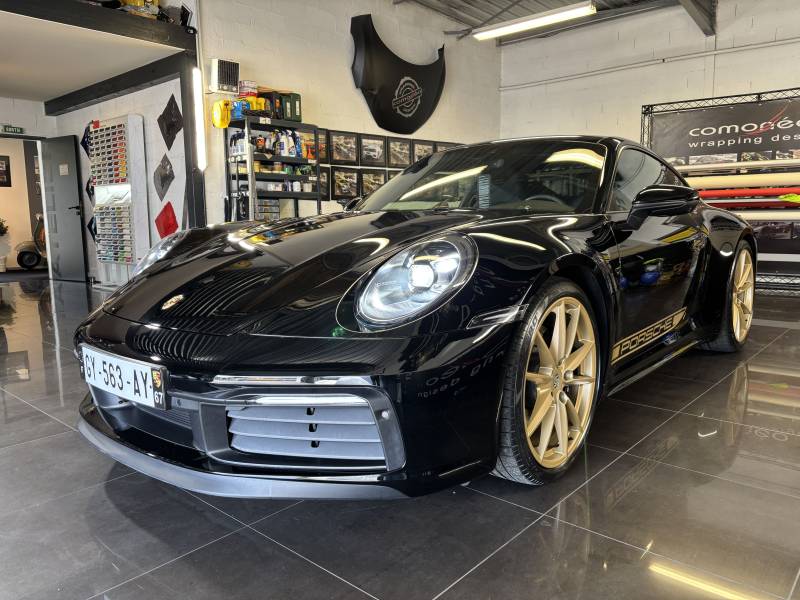 Personnalisation Kit déco en Gold Mat etpose bloc avant PPF sur une Porsche 911 réalisé chez Comonéo à Mundolsheim près de Strasbourg en Alsace