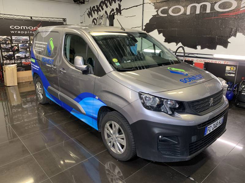 Semi-covering avec marques pour tout type de véhicule ! Réalisé chez Comonéo à Mundolsheim près de Strasbourg en Alsace