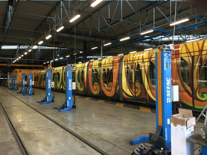 Covering complet marquage événementiel sur un Tramway de la CTS réalisé par Comonéo à Strasbourg en Alsace