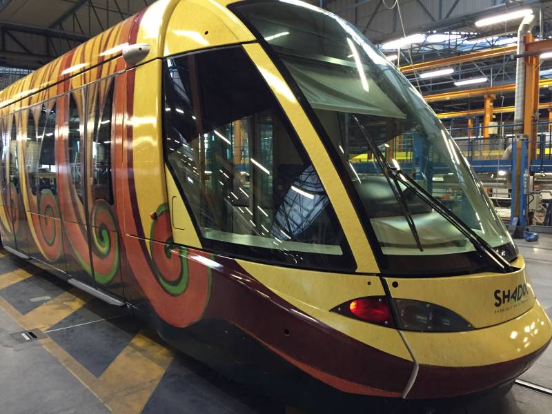 Covering complet marquage événementiel sur un Tramway de la CTS réalisé par Comonéo à Strasbourg en Alsace
