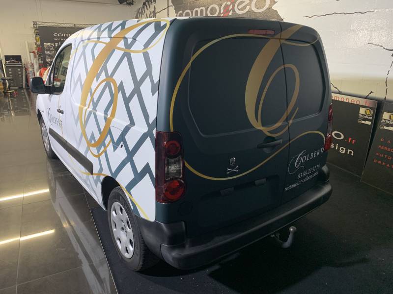 Semi-covering imprimé sur un Peugeot Partner réalisé chez Comonéo à Mundolsheim près des Strasbourg en Alsace