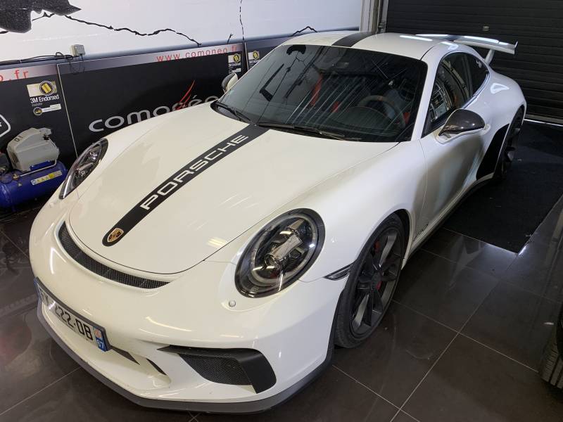 Personnalisation bandes noir sur une Porsche GT3 réalisé chez Comonéo à Mundolsheim près de Strasbourg en Alsace
