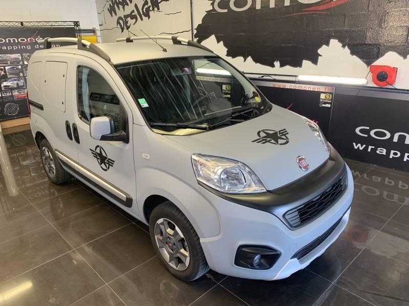 Covering complet en gris nardo mat sur une Fiat Scudo réalisé chez Comonéo à Strasbourg en Alsace