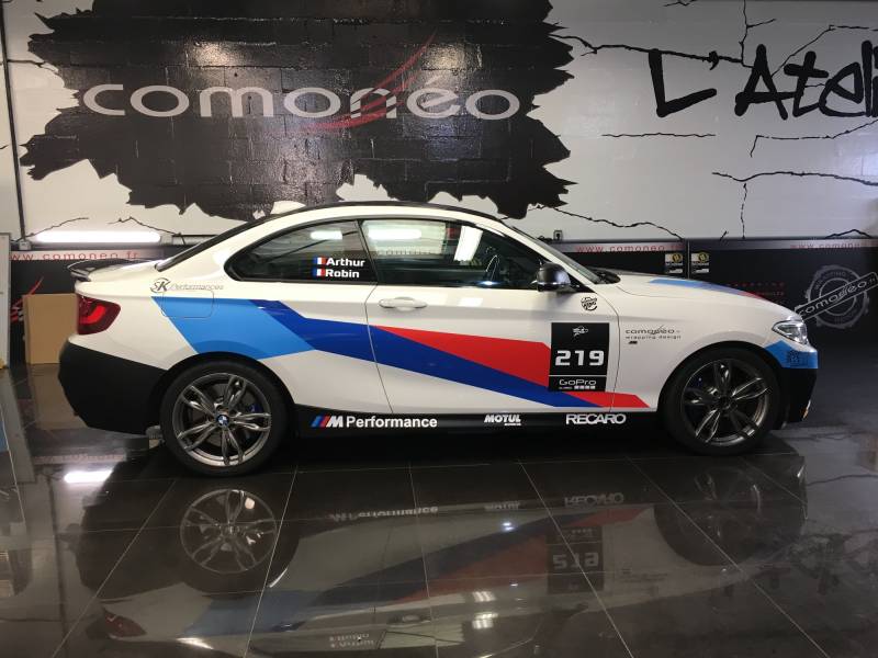 Personnalisation Unique : Kit déco aux couleurs BMW sur M235i réalisé par Comonéo à Mundolsheim