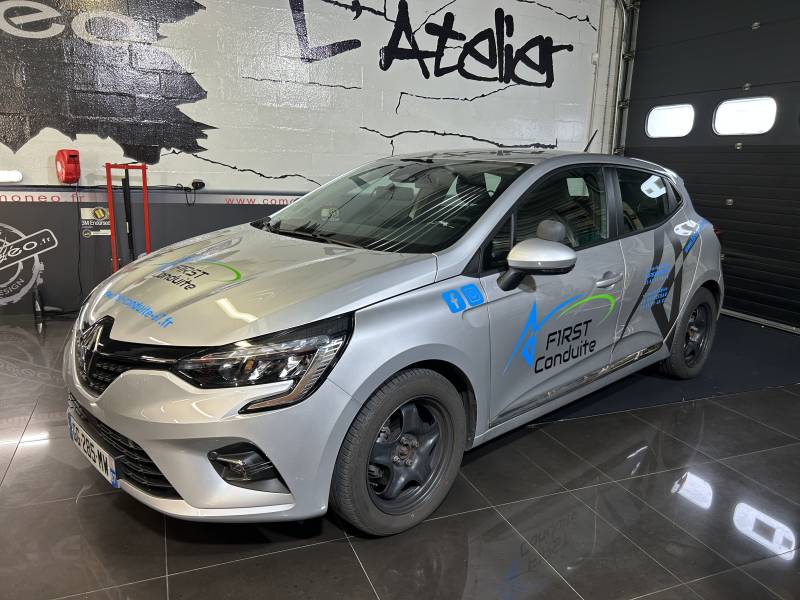 Marquage publicitaire sur utilitaires et véhicules d'entreprise réalisé chez Comonéo près de Strasbourg en Alsace