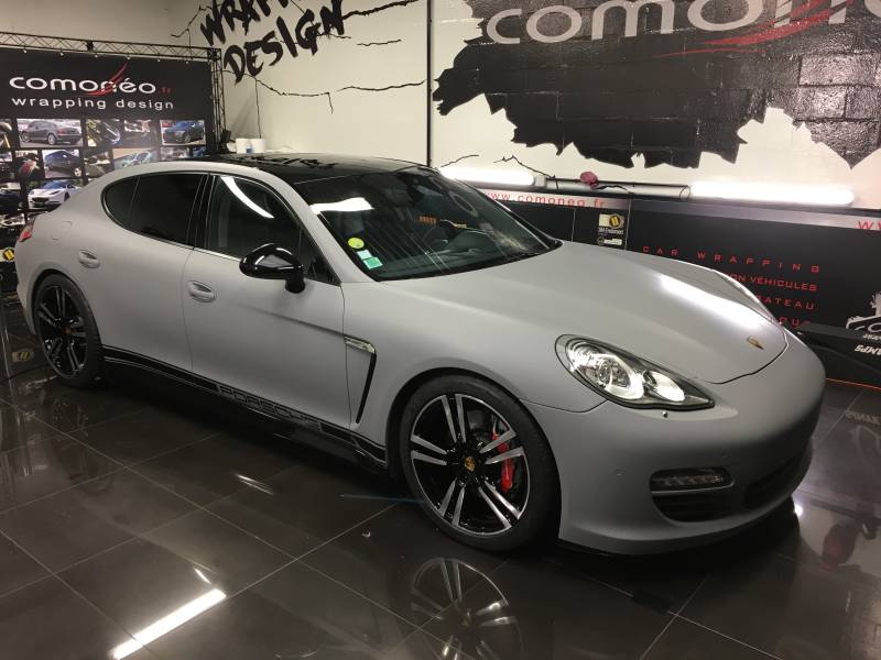 Covering complet en Gris Nardo sur une Panamera réalisé chez Comonéo à Mundolsheim près de Strasbourg en Alsace